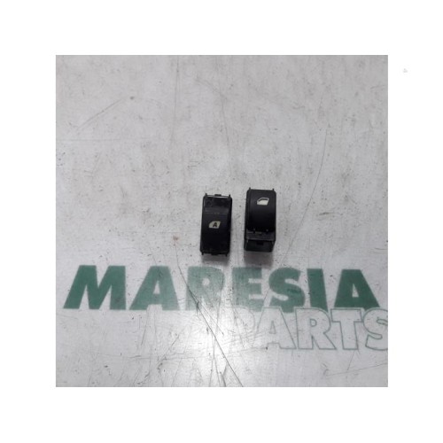 Peugeot - Partner - Multi-functional window switch