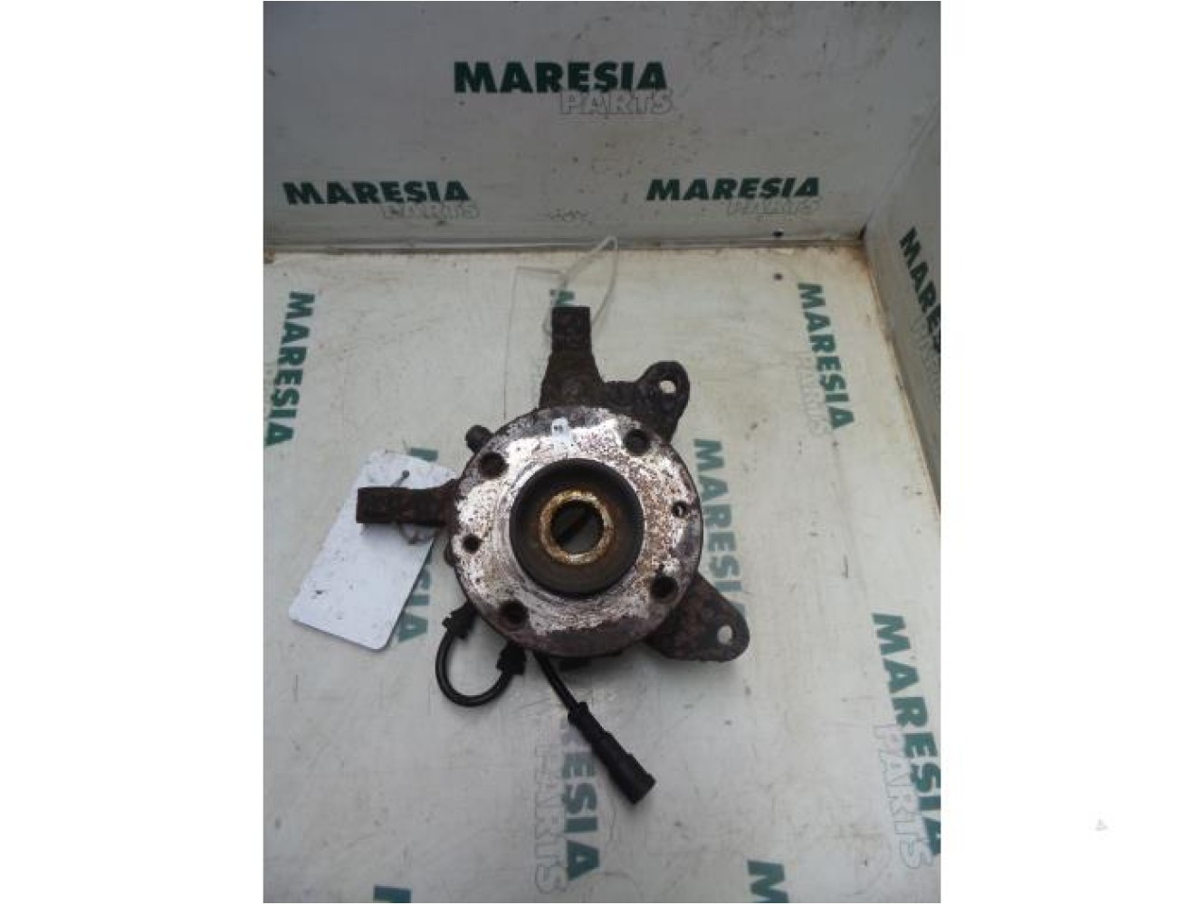 Renault - Megane Scenic - Knuckle, front right