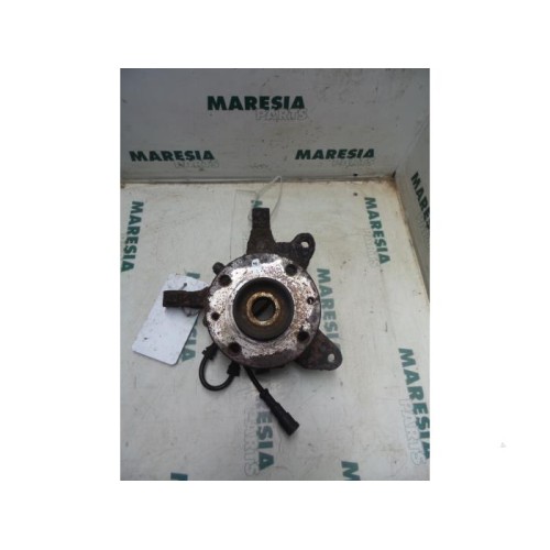 Renault - Megane Scenic - Knuckle, front right