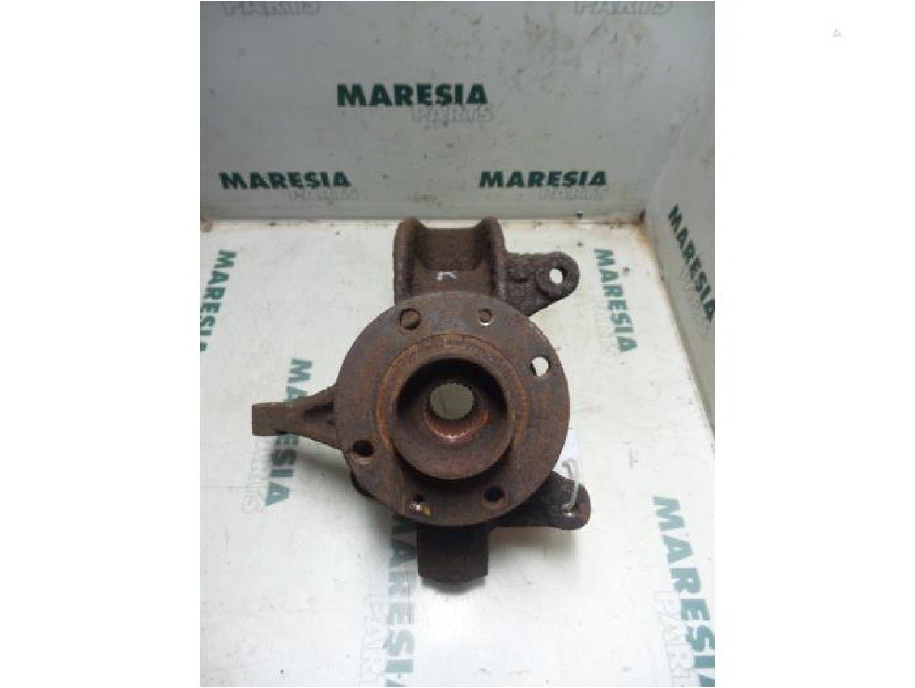 Renault - Megane Scenic - Knuckle, front right