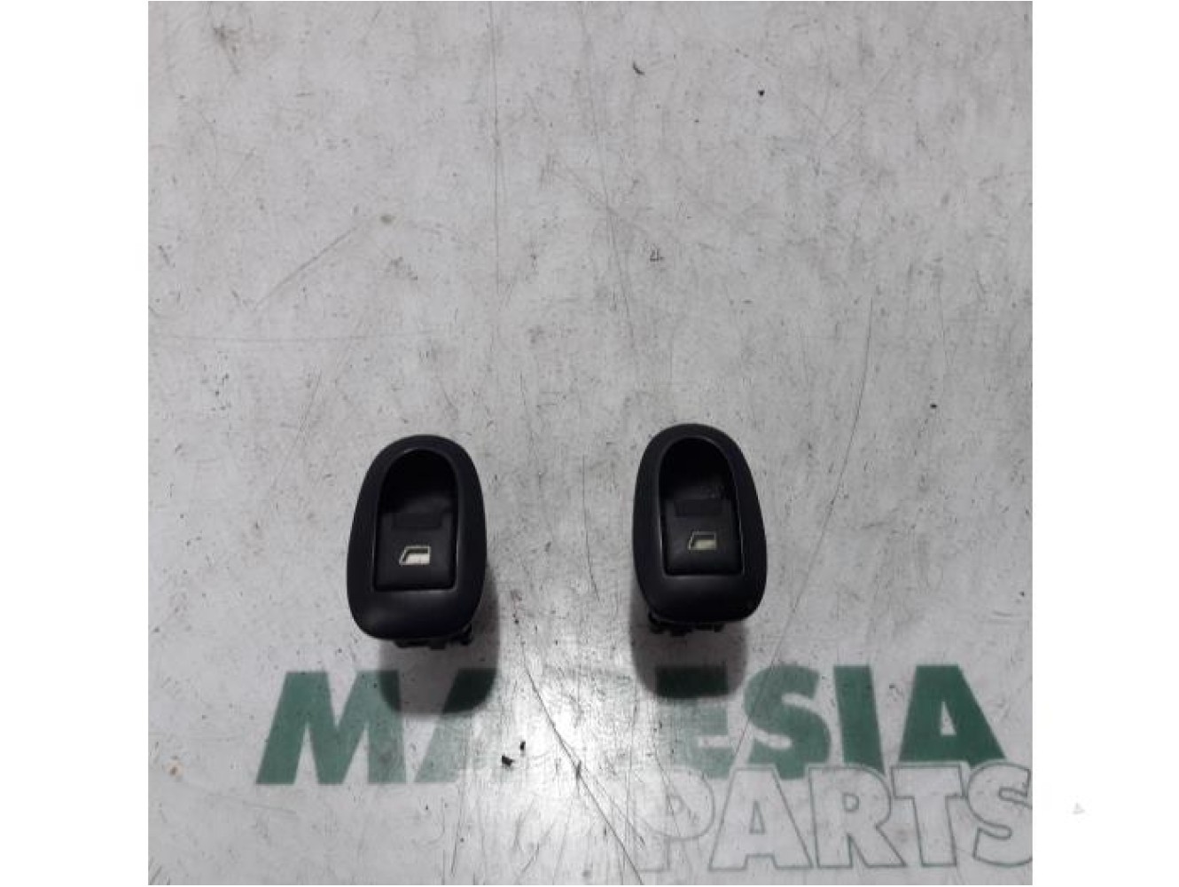Citroen - Pluriel - Multi-functional window switch