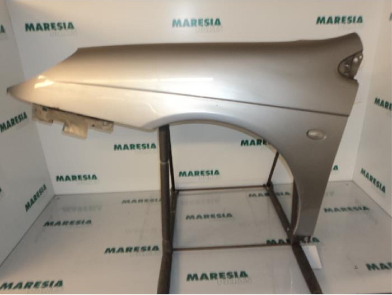 Citroen - C5 - Front wing, left