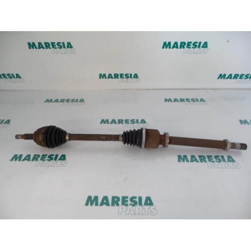 Renault - Megane - Front drive shaft, right
