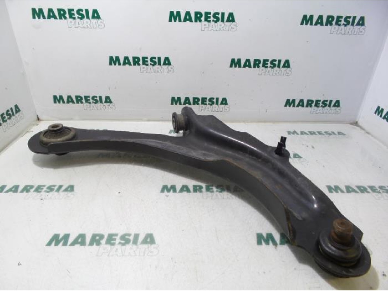 Renault - Megane - Front lower wishbone, right
