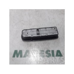 Renault - Megane - Multi-functional window switch