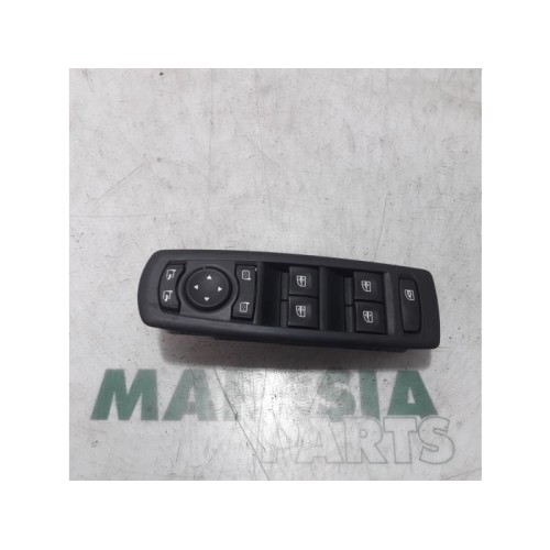 Renault - Megane - Multi-functional window switch