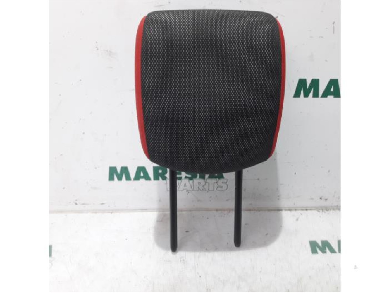 Renault - Clio - Headrest