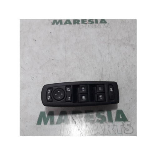 Renault - Megane - Multi-functional window switch