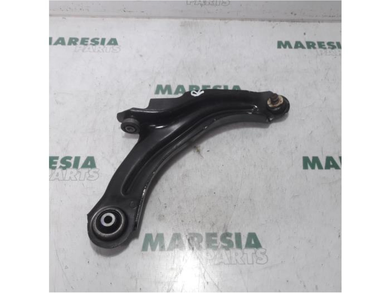 Renault - Clio - Front lower wishbone, right