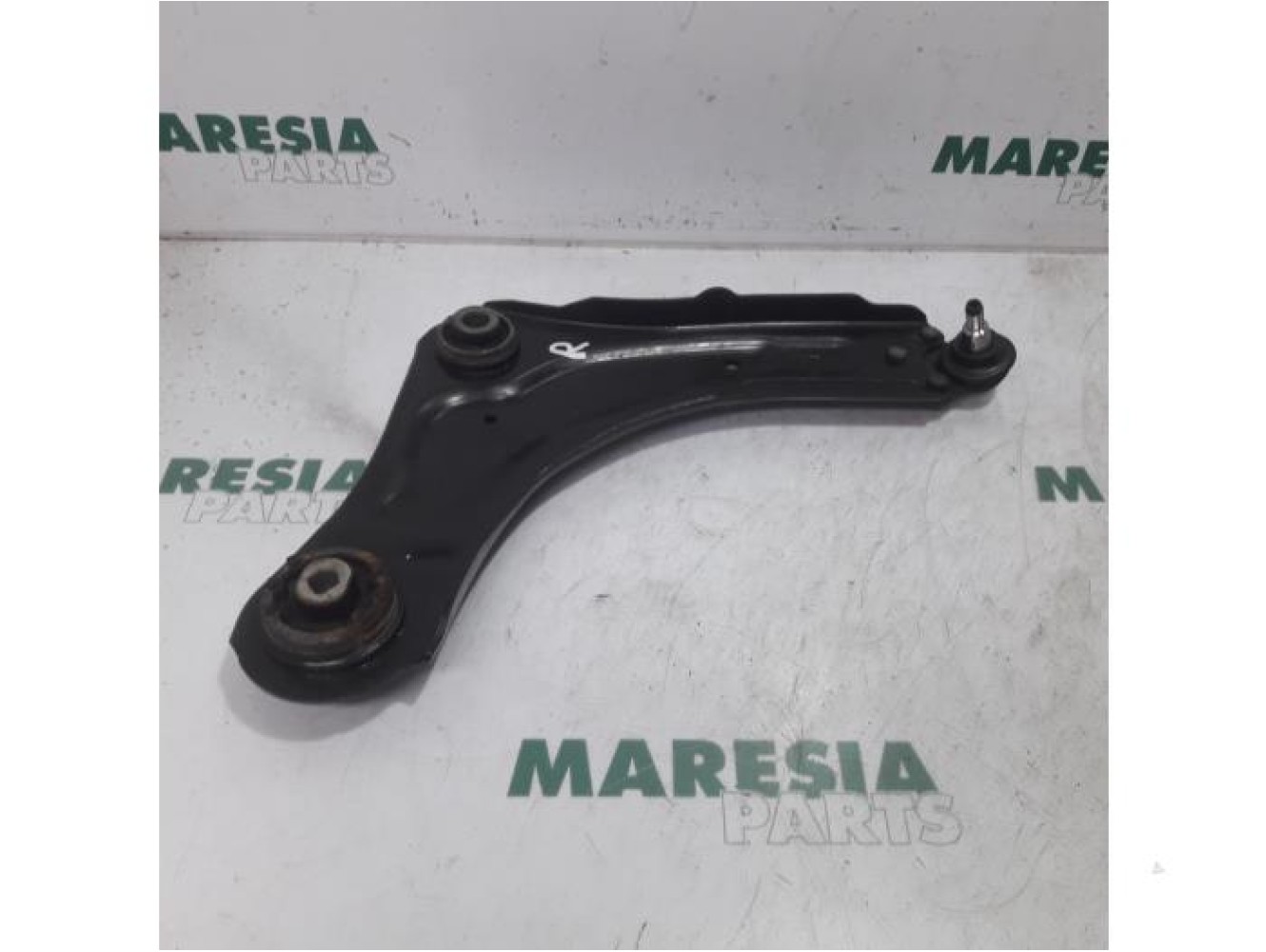 Renault - Megane - Front lower wishbone, right