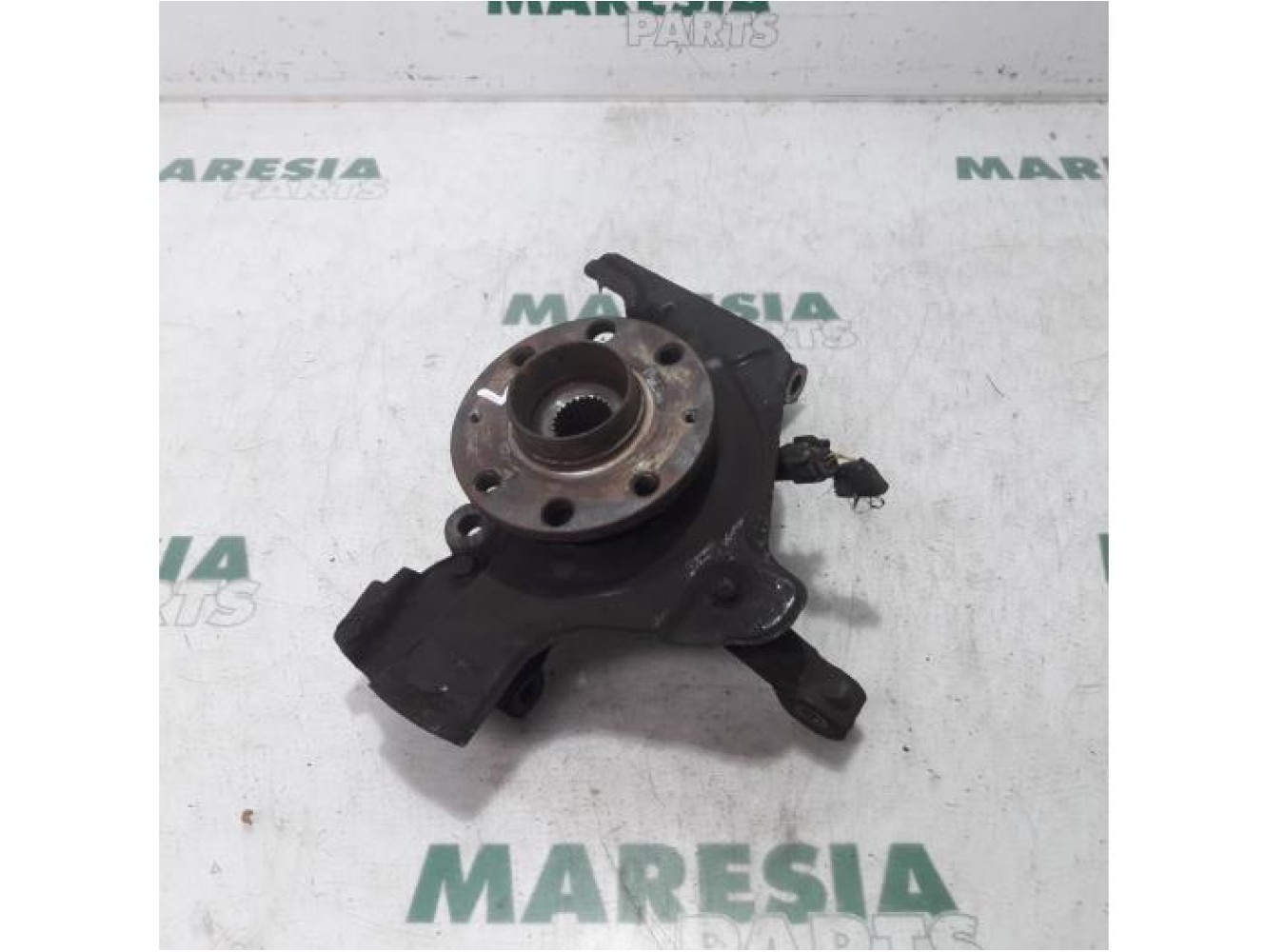 Fiat - Punto - Achsschenkel links vorne