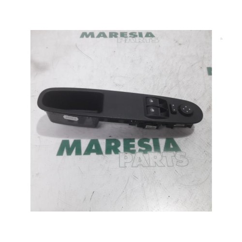 Fiat - Punto - Multi-functional window switch