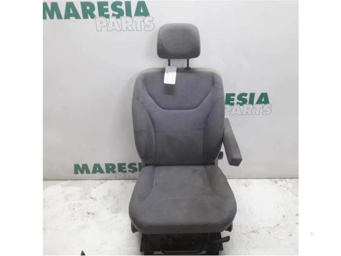 Renault - Trafic - Seat, right