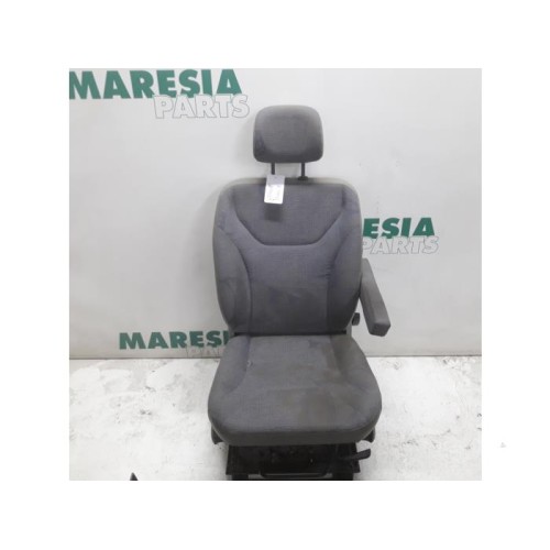 Renault - Trafic - Seat, right