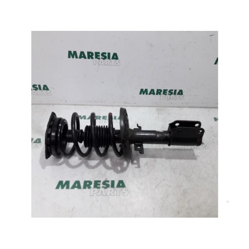 Renault - Megane - Front shock absorber rod, right