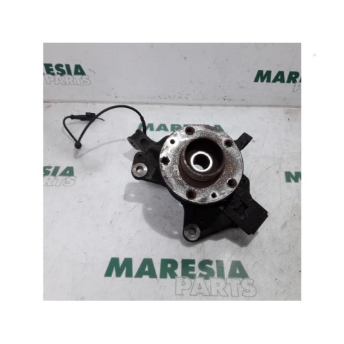 Renault - Megane - Fusee links-voor