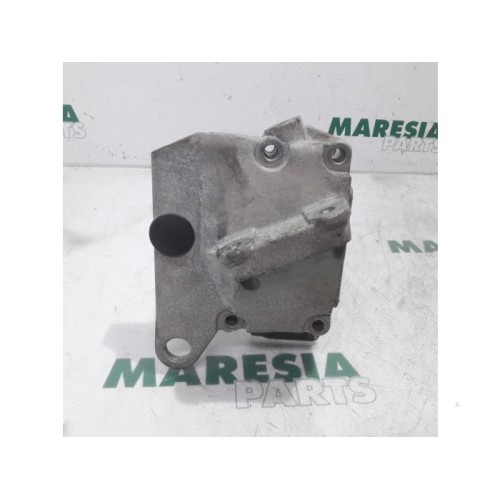 Renault - Twingo - Engine mount