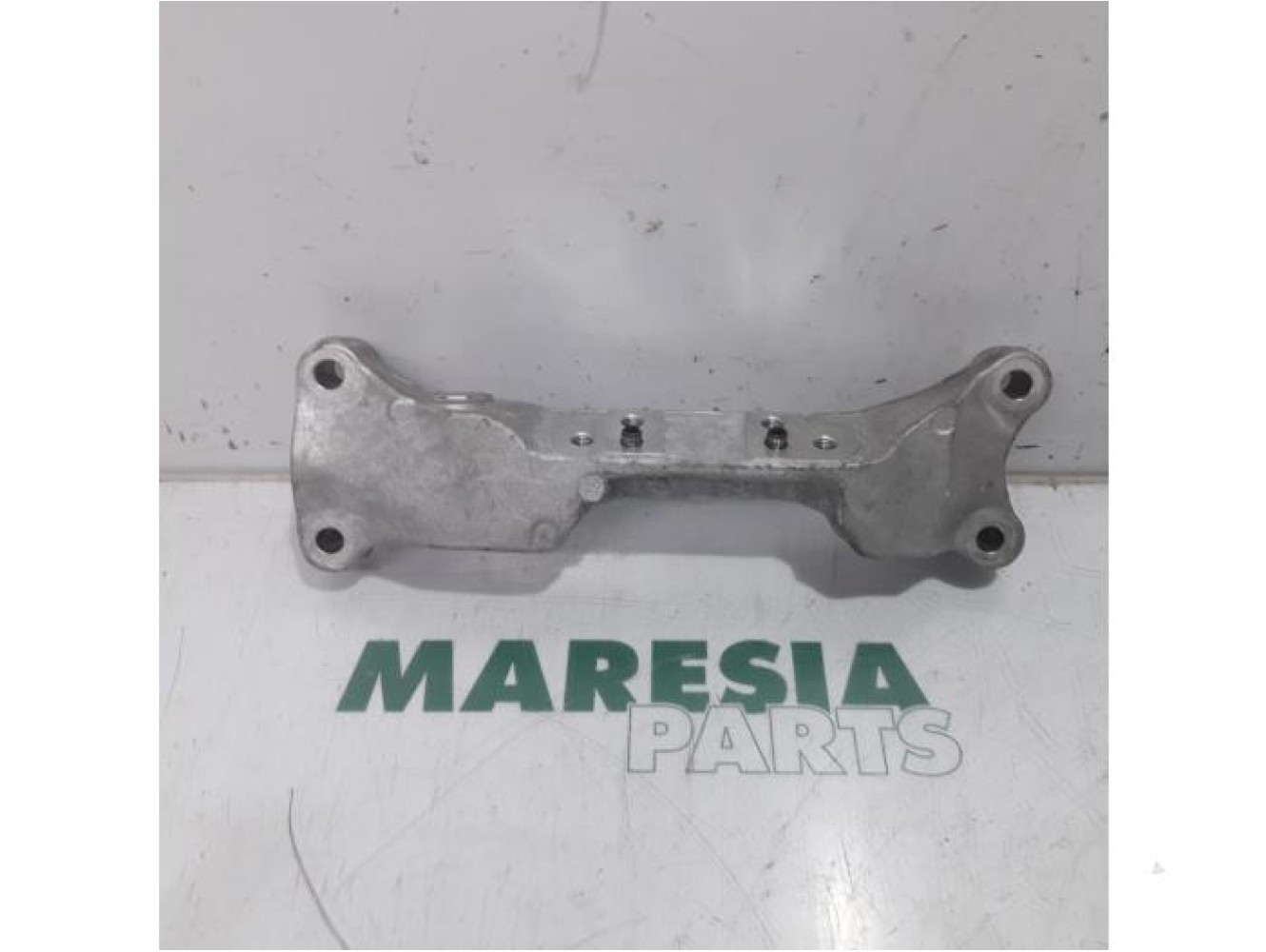Peugeot - 207 - Engine mount