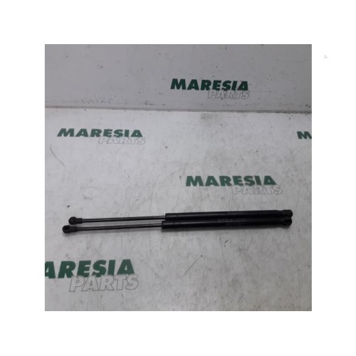 Alfa Romeo - Mito - Set of tailgate gas struts