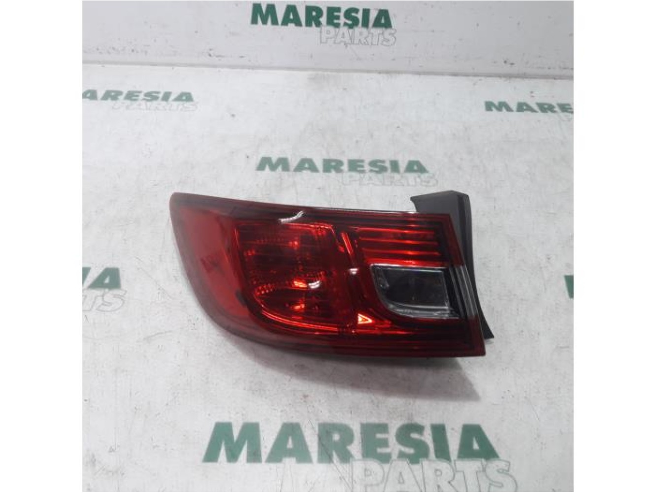 Renault - Clio - Taillight, left