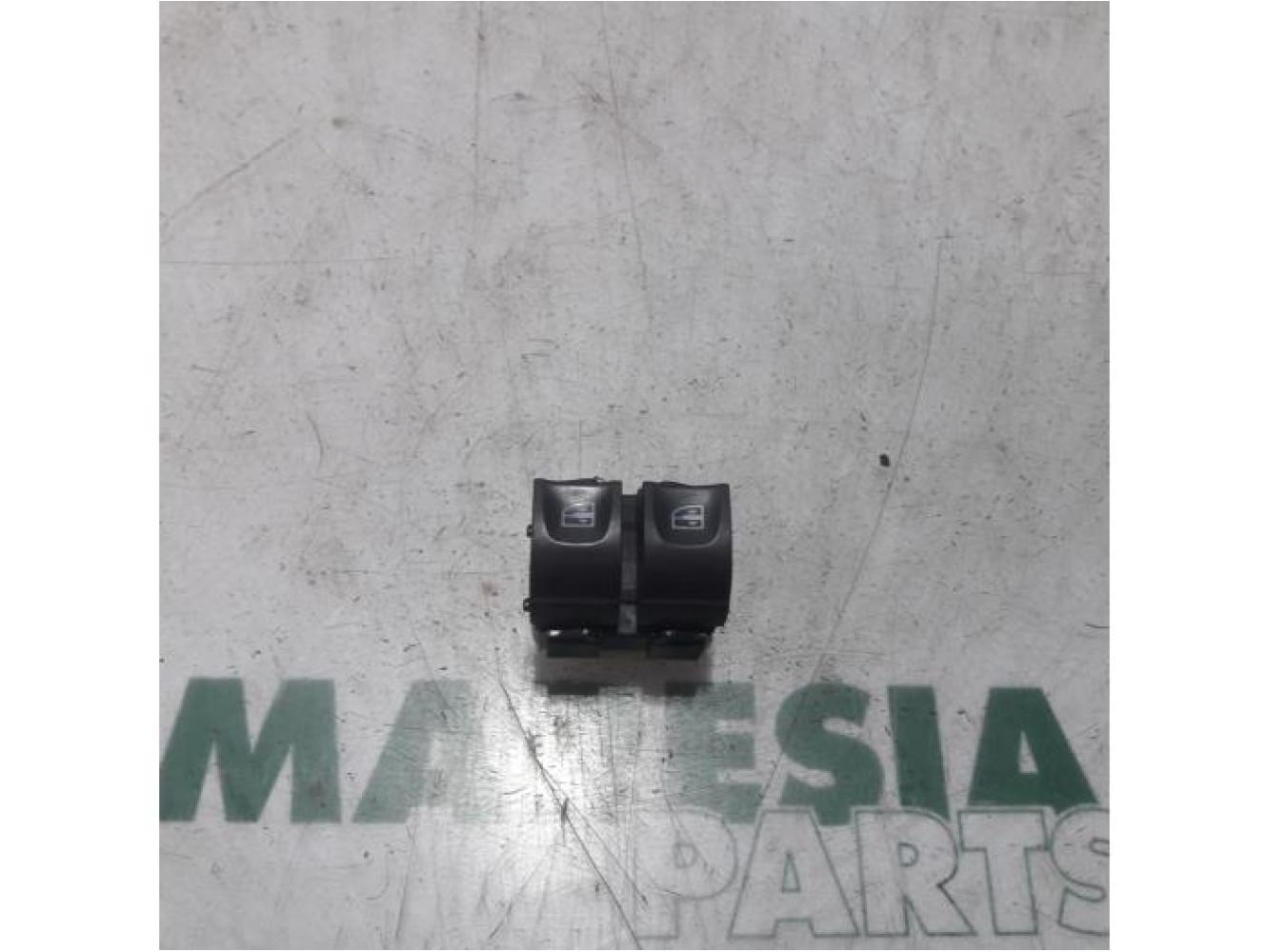 Renault - Clio - Multi-functional window switch