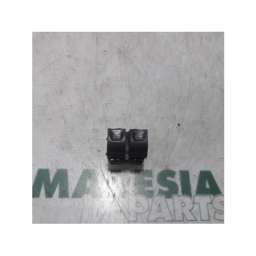 Renault - Clio - Multi-functional window switch