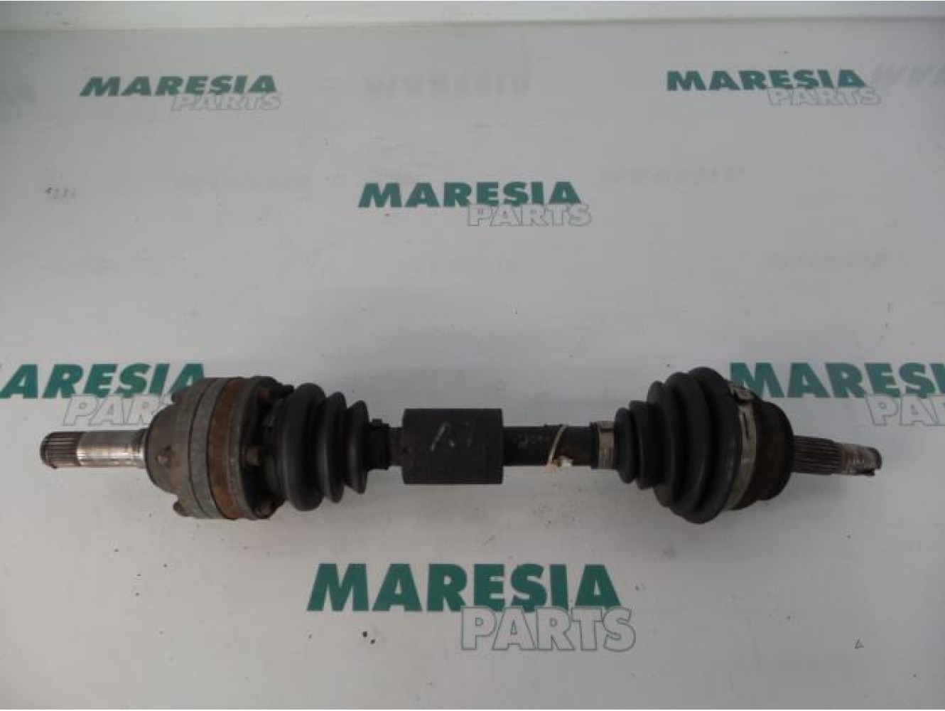 Alfa Romeo - 147 - Aandrijfas links-voor