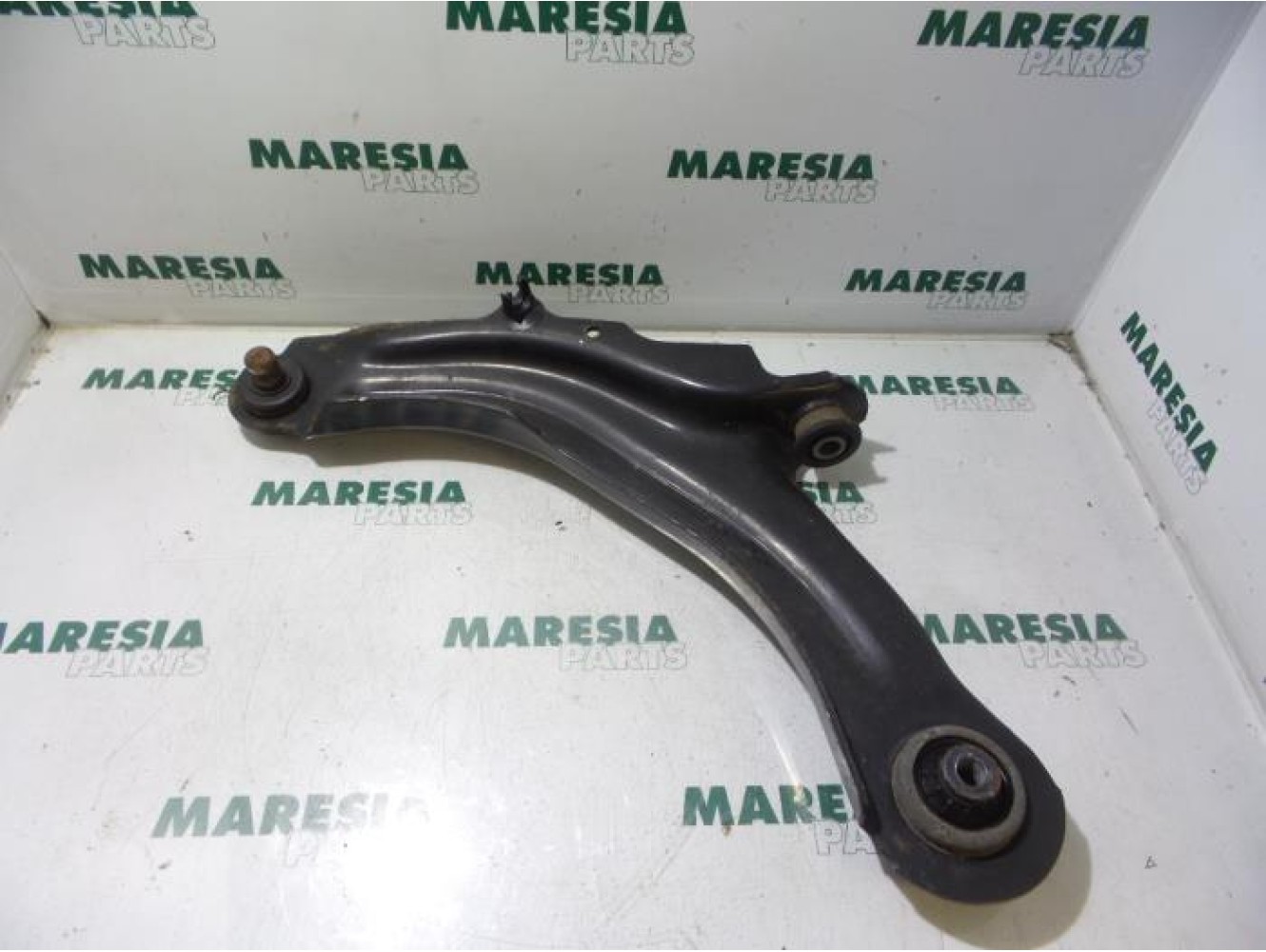 Renault - Grand Scenic - Front lower wishbone, left
