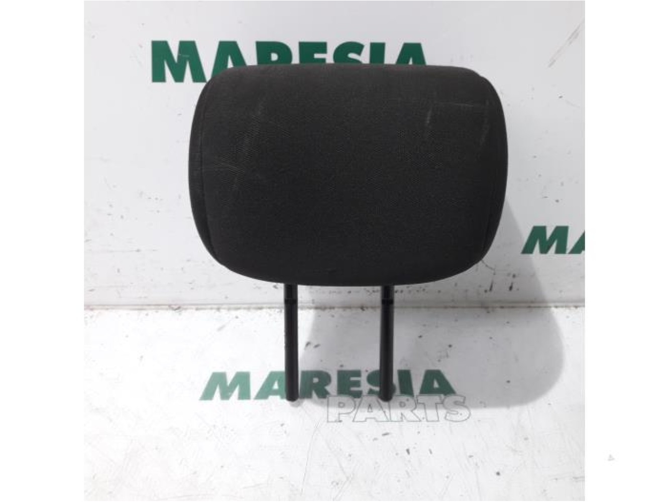 Renault - Clio - Headrest