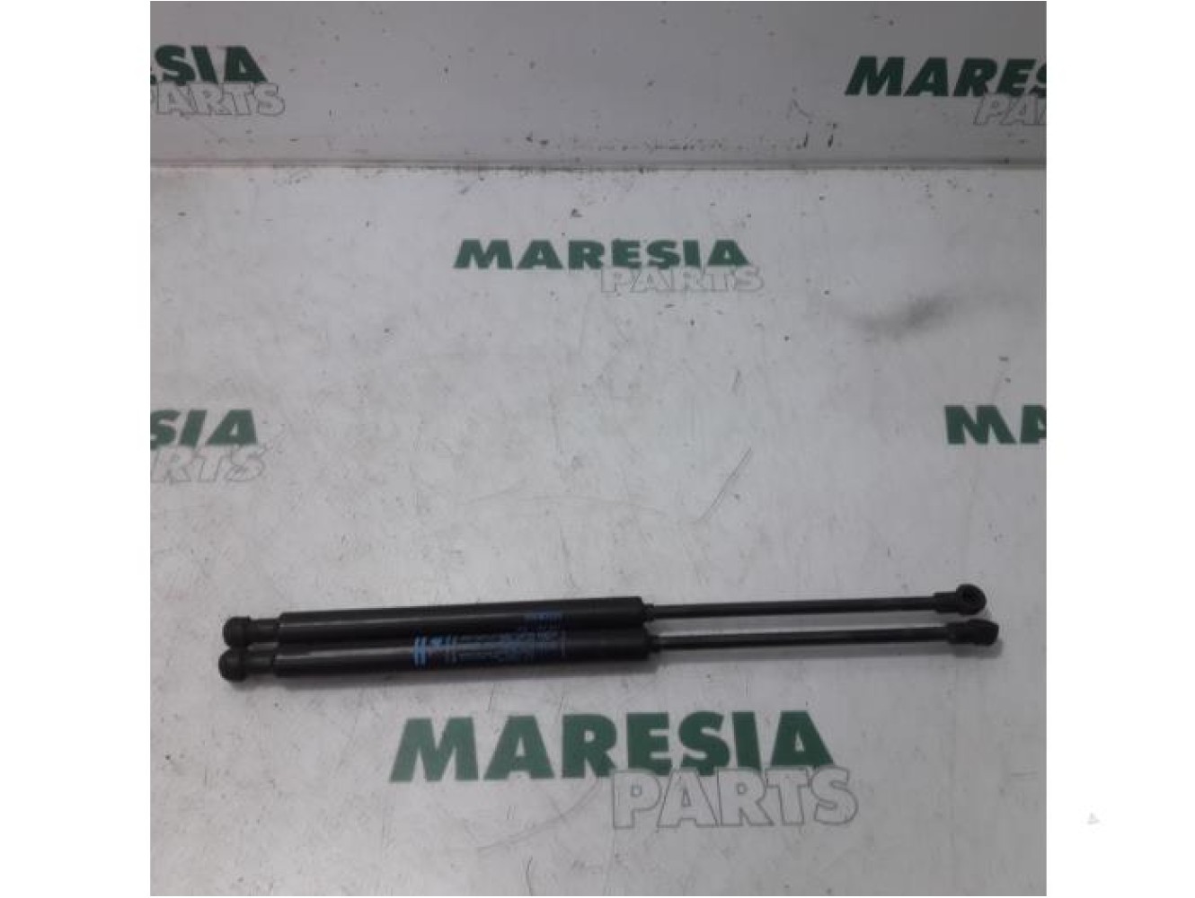 Alfa Romeo - GT - Set of tailgate gas struts