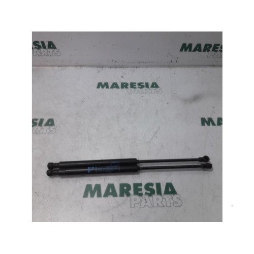 Alfa Romeo - GT - Set of tailgate gas struts