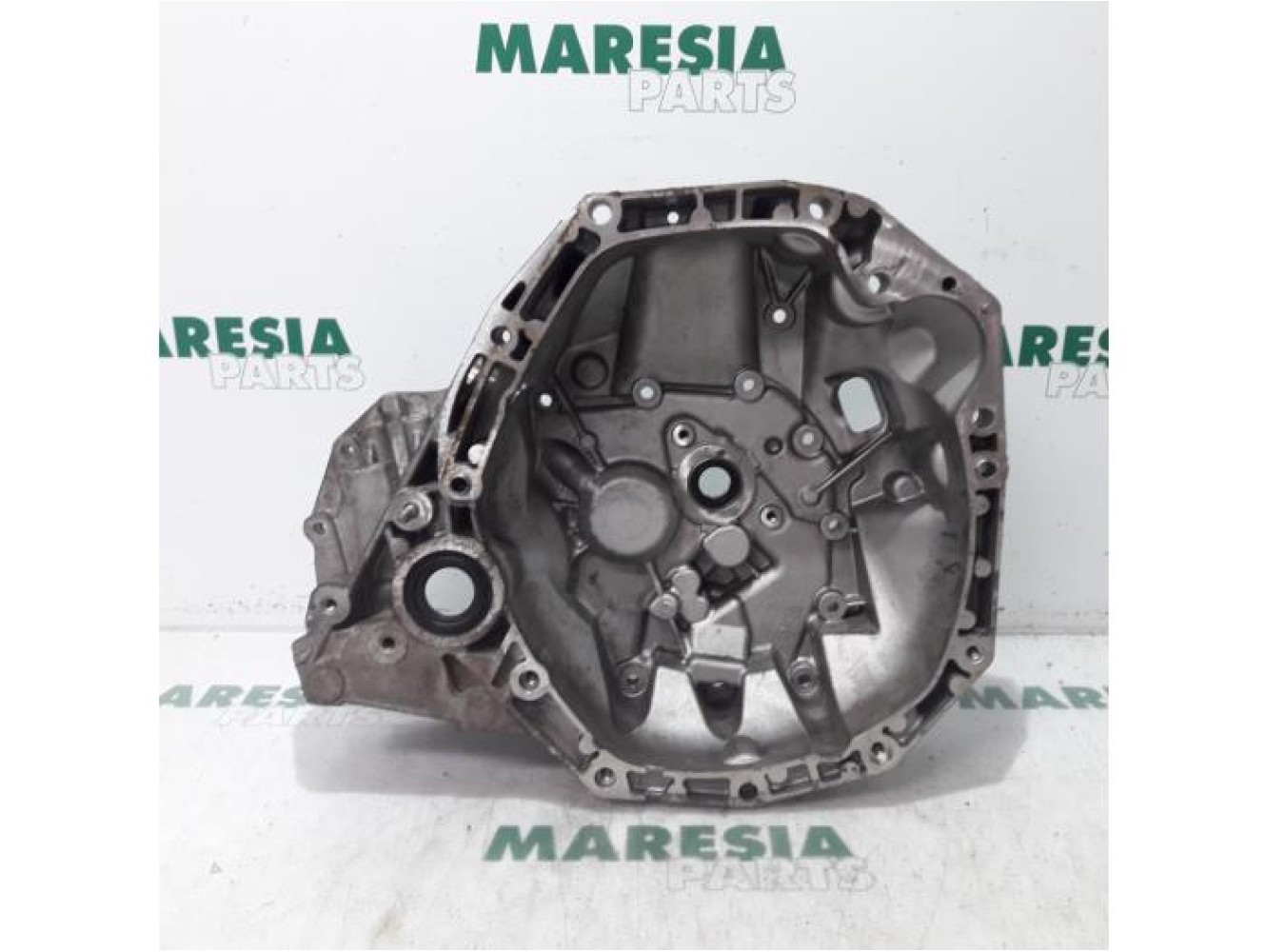 Renault - Clio - Gearbox casing