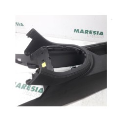 Peugeot - RCZ - Armrest