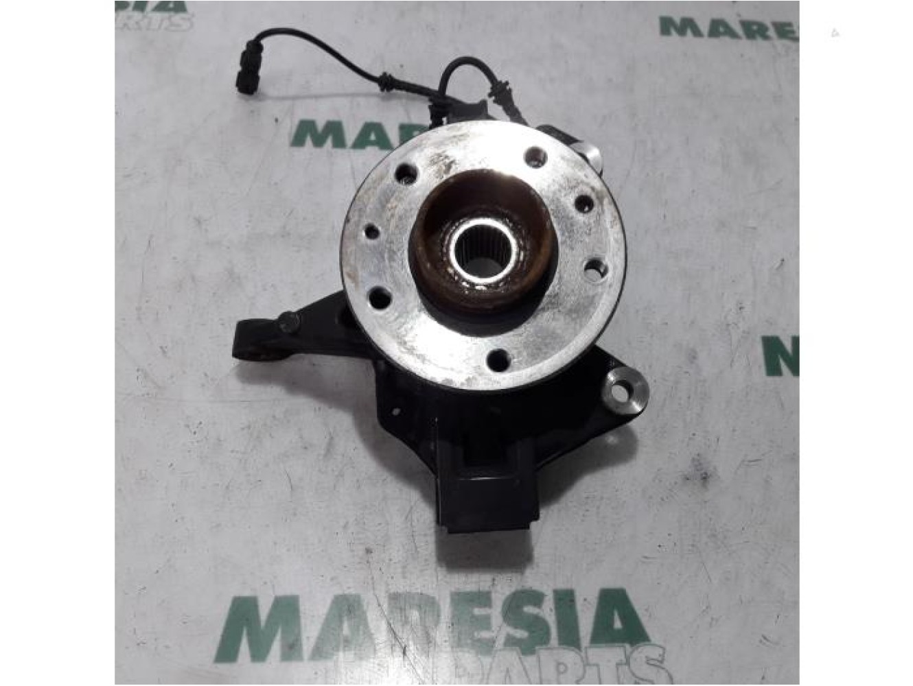 Renault - Megane Scenic - Knuckle, front right
