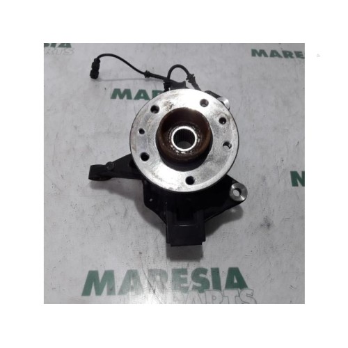 Renault - Megane Scenic - Knuckle, front right