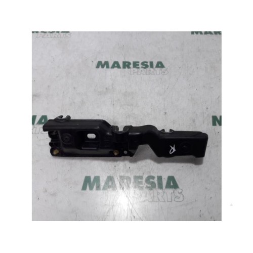 Renault - Megane Scenic - Front wing, right