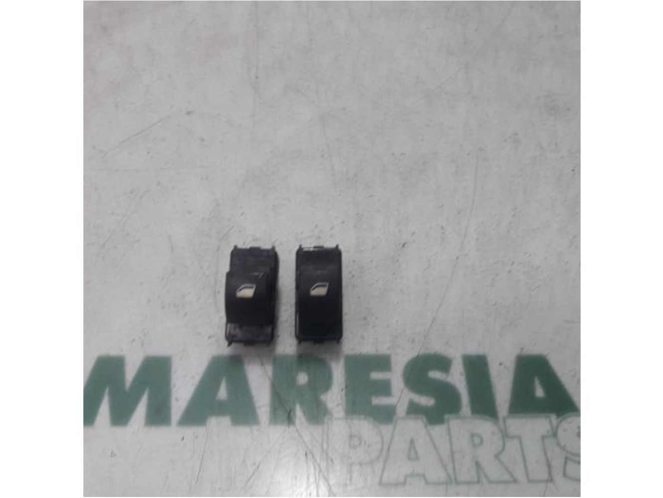 Peugeot - Partner - Multi-functional window switch