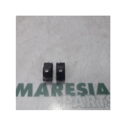 Peugeot - Partner - Multi-functional window switch