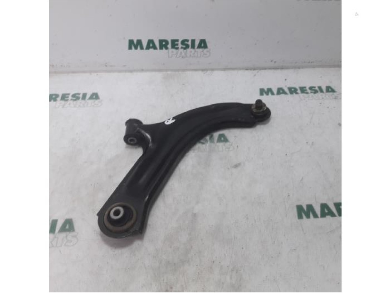 Renault - Clio - Front lower wishbone, right