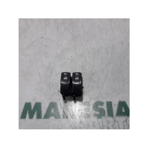 Renault - Clio - Multi-functional window switch