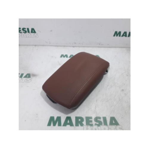 Peugeot - 308 - Armrest