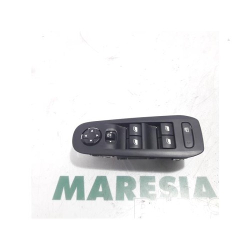 Peugeot - 308 - Multi-functional window switch