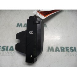 Peugeot - 607 - Tailgate lock mechanism