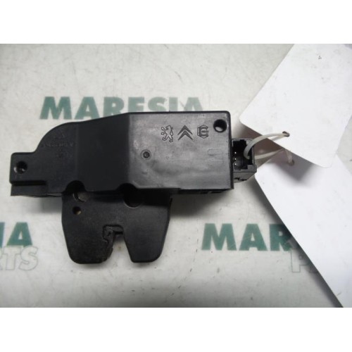 Peugeot - 607 - Tailgate lock mechanism
