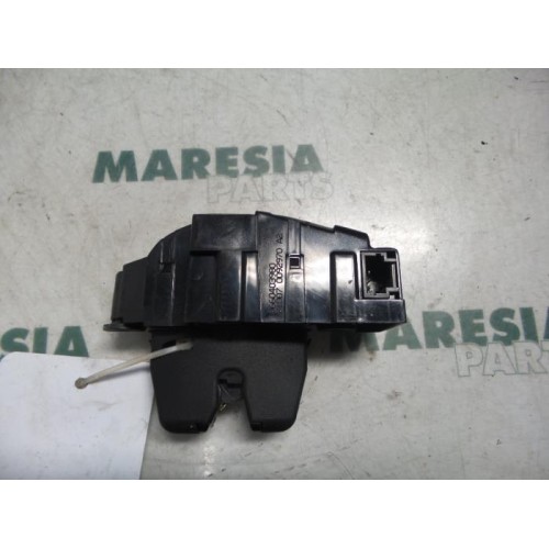 Peugeot - 207 - Tailgate lock mechanism