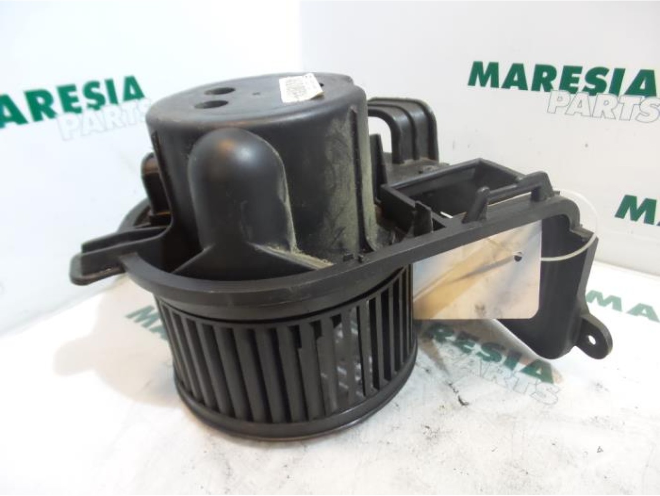 Renault - Clio - Heating and ventilation fan motor