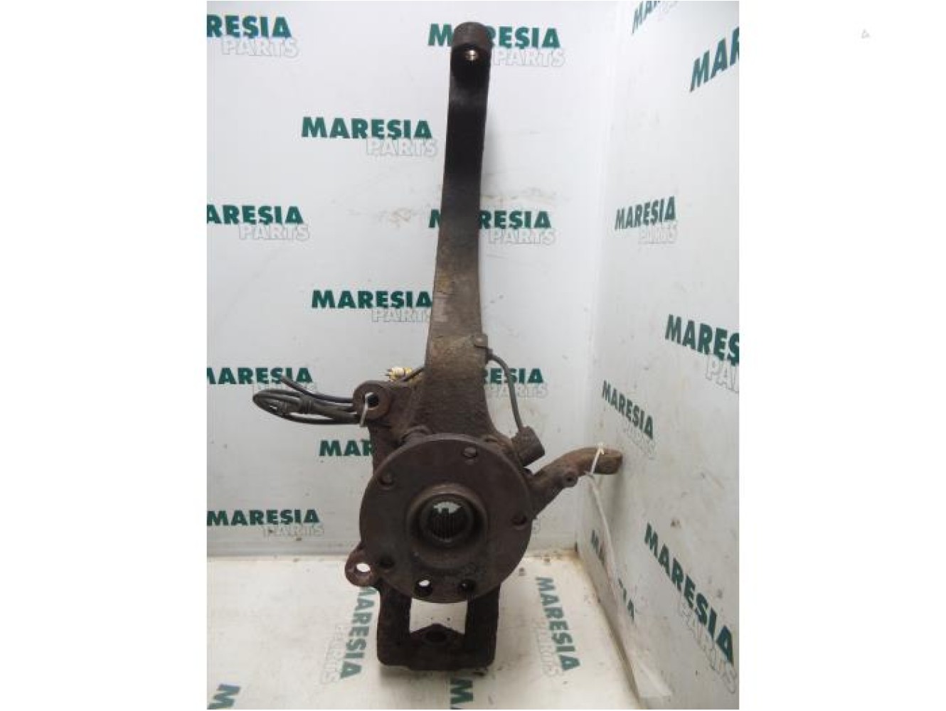 Alfa Romeo - 166 - Fusee links-voor
