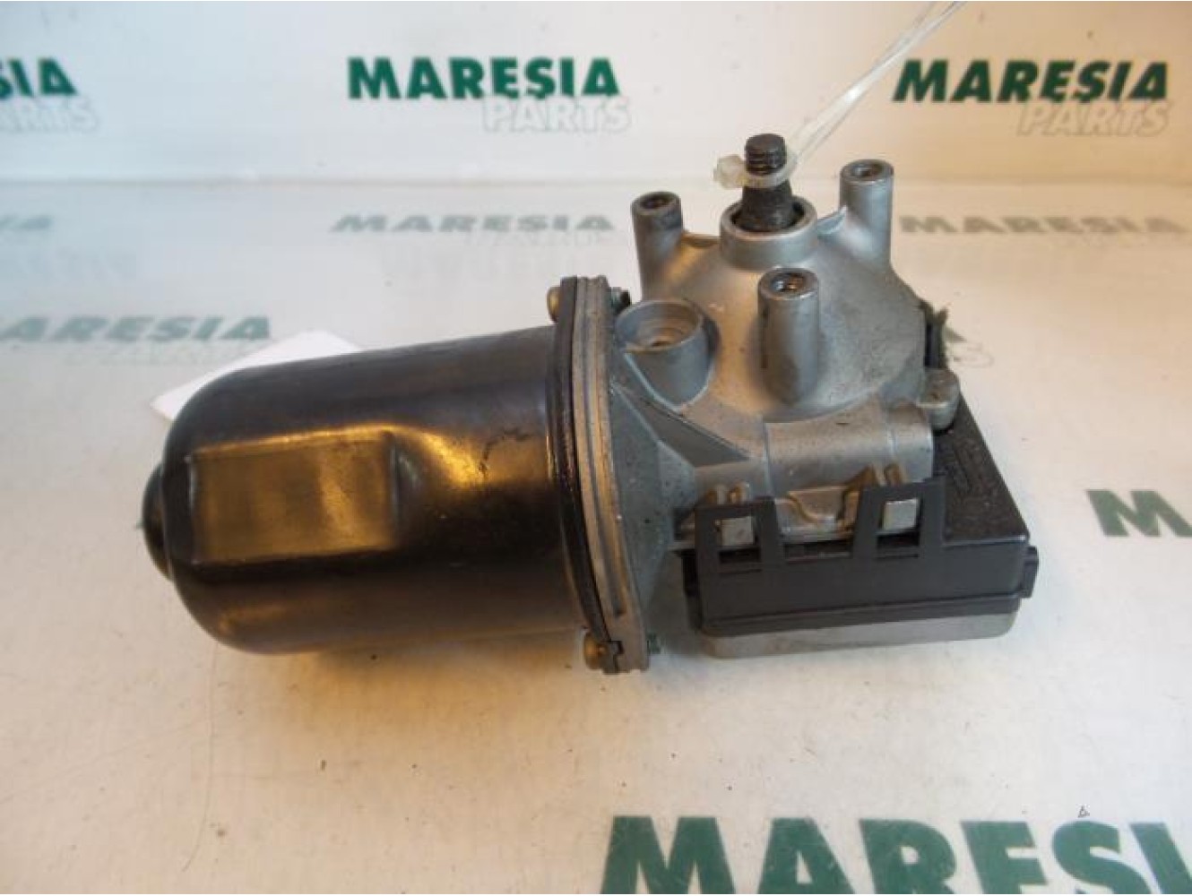 Alfa Romeo - 166 - Front wiper motor