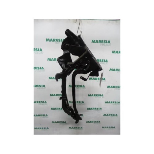 Peugeot - 307 - Tailgate hinge