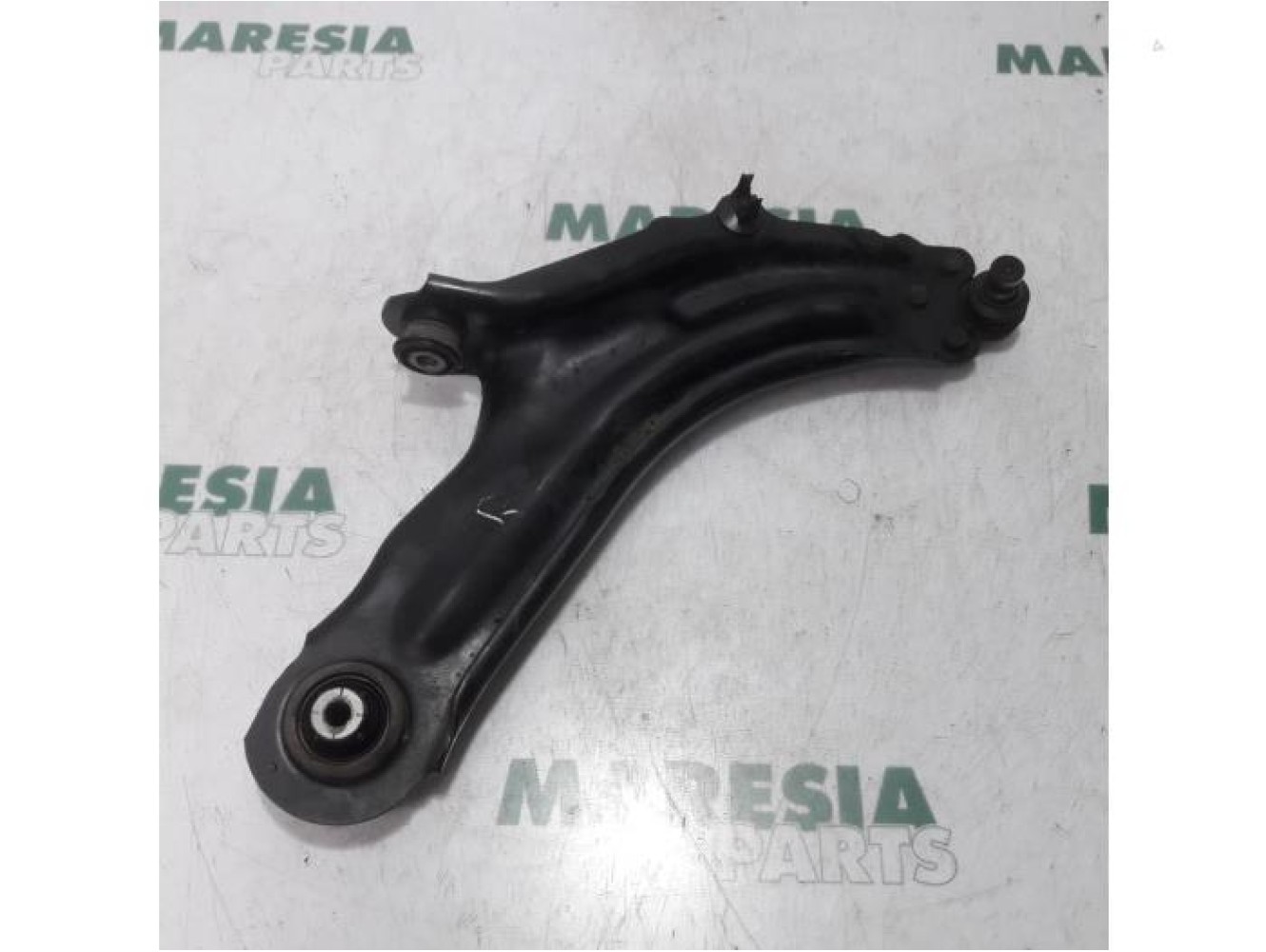 Renault - Kangoo - Front lower wishbone, right